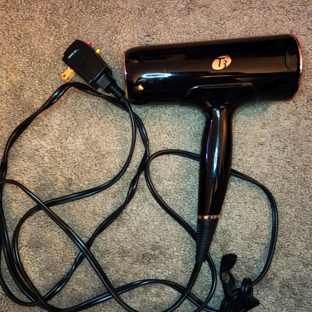 T3 Cura LUXE Hairdryer